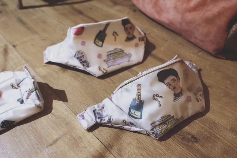 给自己做了几个腰包和背包。