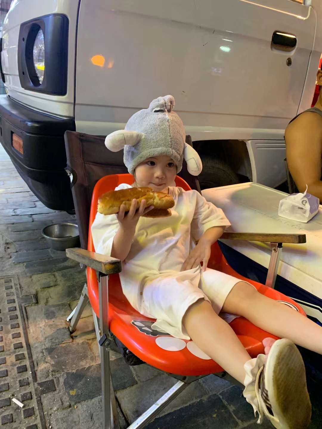 冬天我们又开始了冲浪摆摊生活。