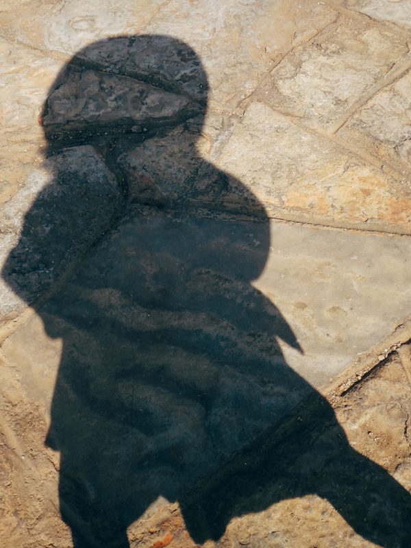 三喜最近相机摔坏了。