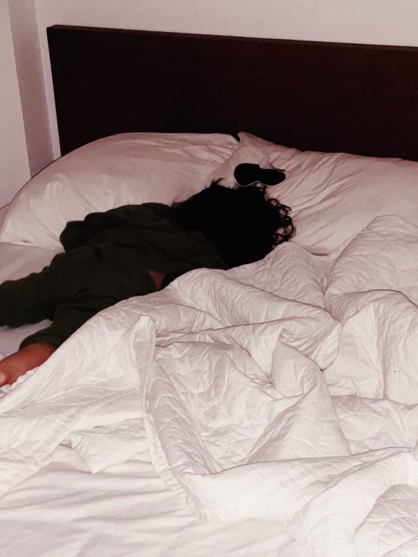 在累晕倒前她照顾好了林娜贝尔