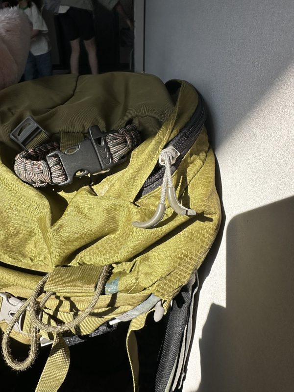 十年了背包已经老化。