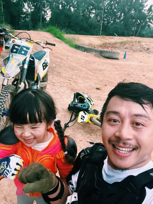 和女儿成为朋友。