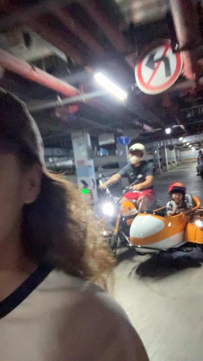 第一天送到了学校。