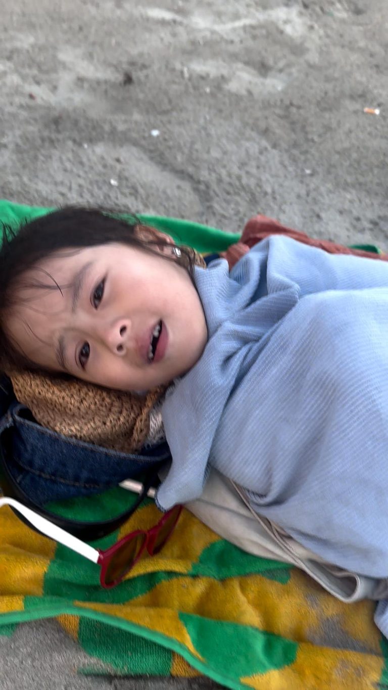 回国前的最后一天，你死活不想离开海滩