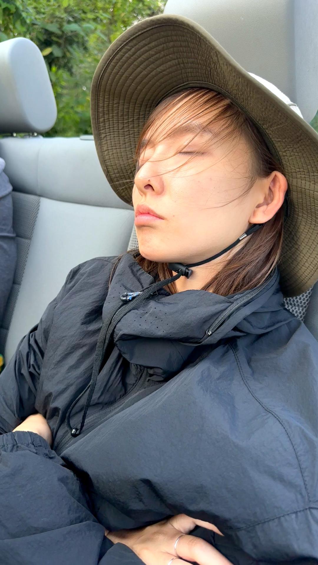 又趁女儿上学去玩水了。