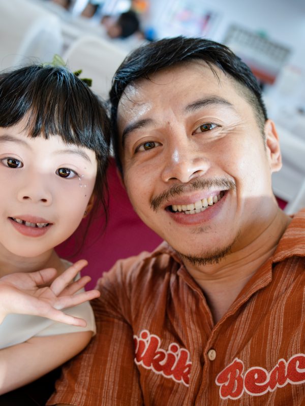 前面的路很长，风很轻，正适合追着跑。