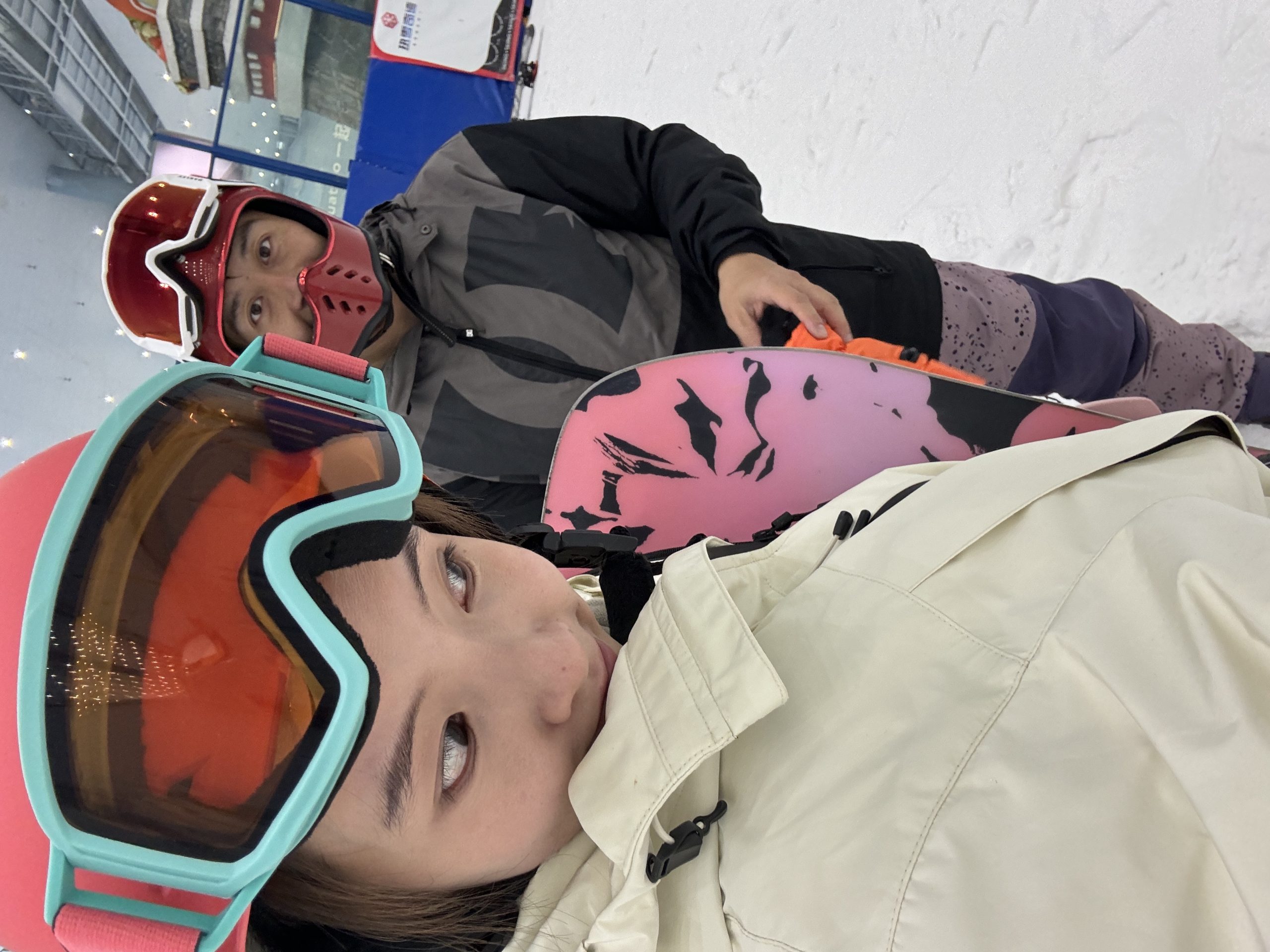趁小孩住校，我带妈妈去滑雪。