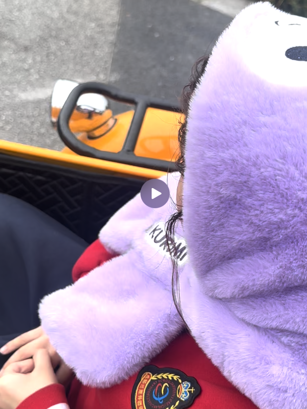 每次放学都精神萎靡。一到家就满血复活。