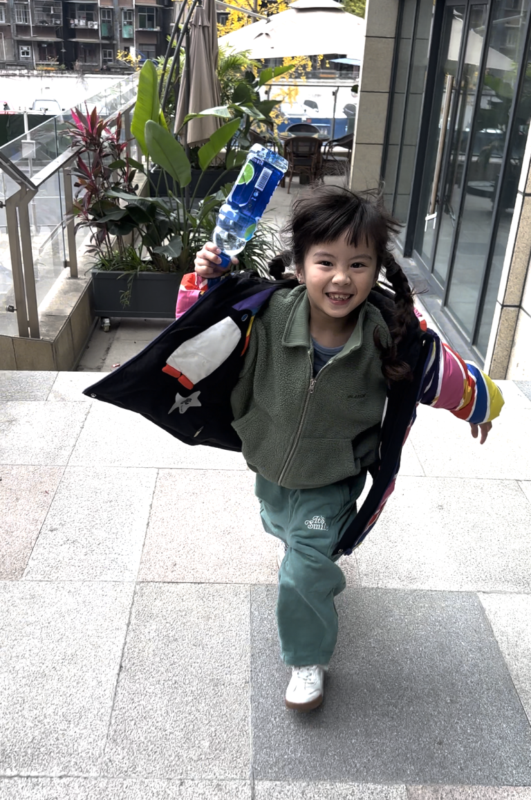 三喜每次遇到他都会害羞