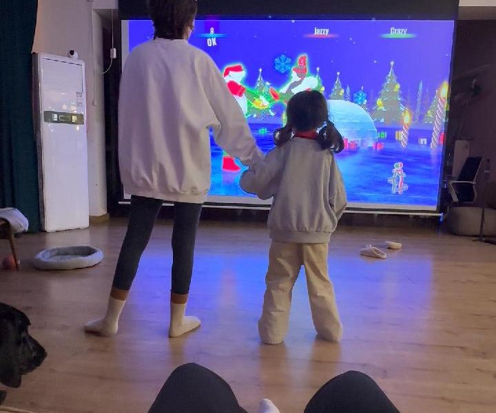 微醺看着最爱的两位女士just dance